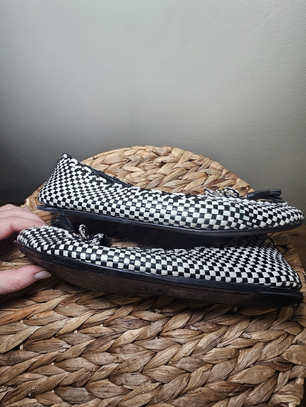 Tory Burch Woven Leather Ballet Flats 8M Black White Checkered Tassel - Picture 9 of 11